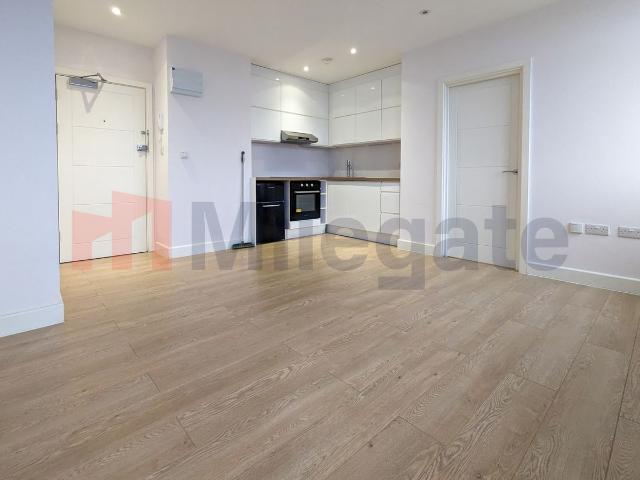 Buckingham Street, Aylesbury HP20, 1 bed flat to rent, £900 pcm | PrimeLocation