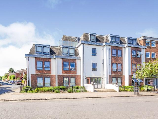 Buckingham Street, Aylesbury HP20, 2 bed flat to rent, £1,200 pcm | PrimeLocation