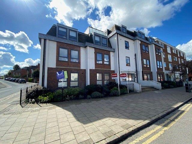 Buckingham Street, Aylesbury HP20, 2 bed flat to rent, £1,250 pcm | PrimeLocation