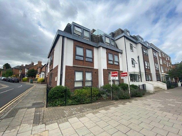 Buckingham Street, Aylesbury HP20, 2 bed flat to rent, £1,275 pcm | PrimeLocation