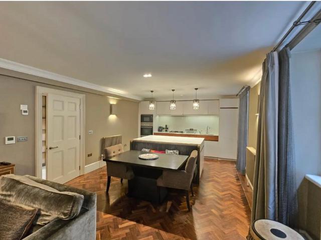 Buckingham Street, London WC2N 2 bed flat to rent £6,400 pcm £1,477 pw