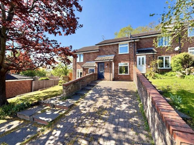Buckingham Way, Camberley GU16 2 bed terraced house to rent £1,600 pcm £369 pw