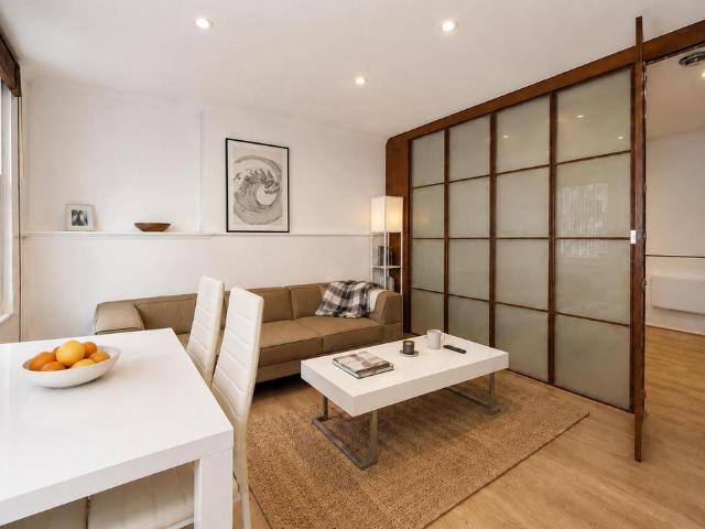 Buckland Crescent, NW3, Belsize Park 1 bed flat to rent £2,050 pcm £473 pw