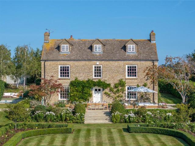 Buckland, Faringdon, Oxfordshire, SN7 6 bed detached house to rent £12,000 pcm £2,769 pw