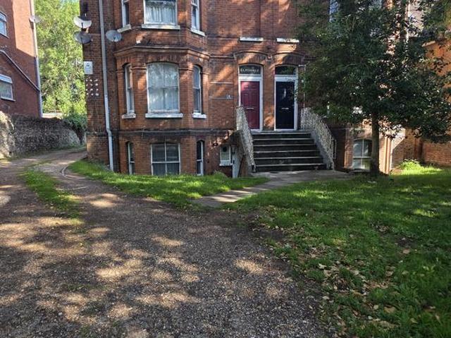 Buckland Hill, Maidstone ME16 Studio to rent £750 pcm £173 pw