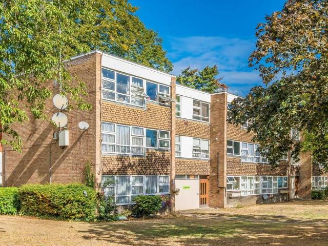 Bucklands Road, Teddington TW11 2 bed house to rent £2,000 pcm £462 pw