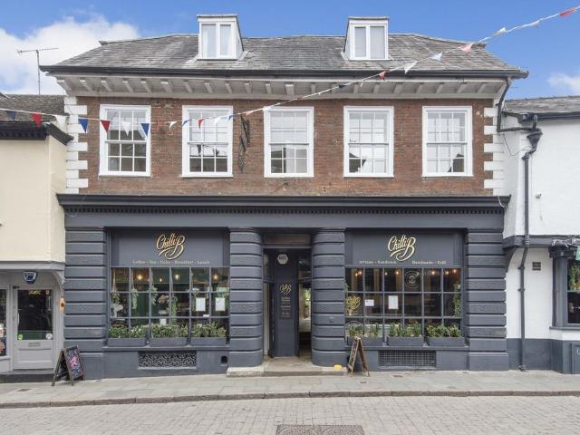 Bucklersbury, Hitchin, Hertfordshire. 2 bed flat to rent £1,750 pcm £404 pw