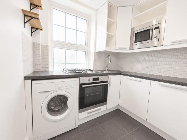 Buckmaster House Camden Road, Holloway 3 bed flat to rent £2,850 pcm £658 pw