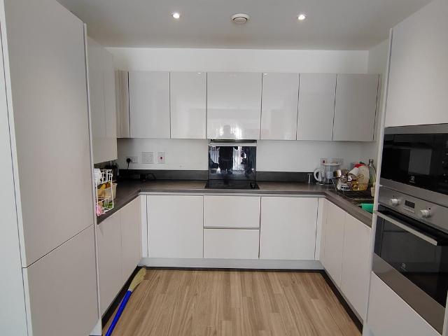 Bucknall Place, Watford WD19 2 bed flat to rent £1,800 pcm £415 pw