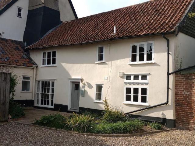 Buckshorn Lane 3 bed semi detached house to rent £1,350 pcm £312 pw