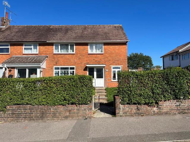 Buckswood Drive, Crawley, RH11 6 bed house to rent £3,500 pcm £808 pw