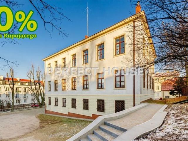 Budynek biurowy 993 m2 w centrum Łomży z parkingiem