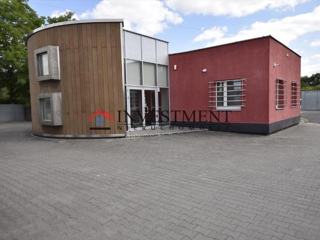 Budynek usługowo biurowy 136 m² z magazynami i parkingiem