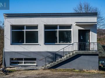 Budynek usługowo handlowy 150 m2 z parkingiem, po remoncie
