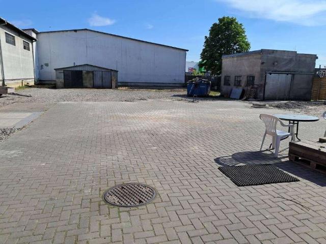 Budynek 150m2 biuro, magazyny, plac 1500m2 w Bemowie