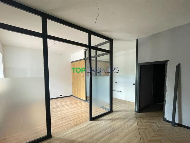 Budynek 1200 m² z magazynem i biurem w Ursus Czechowice zapraszam