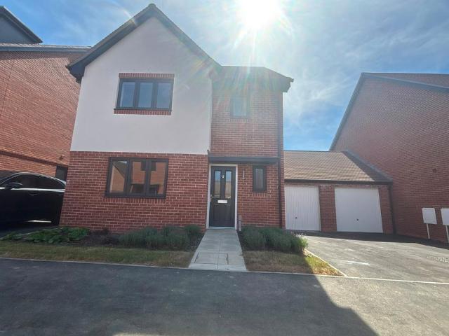 Budding Close, Fareham PO15 3 bed semi detached house to rent £1,950 pcm £450 pw