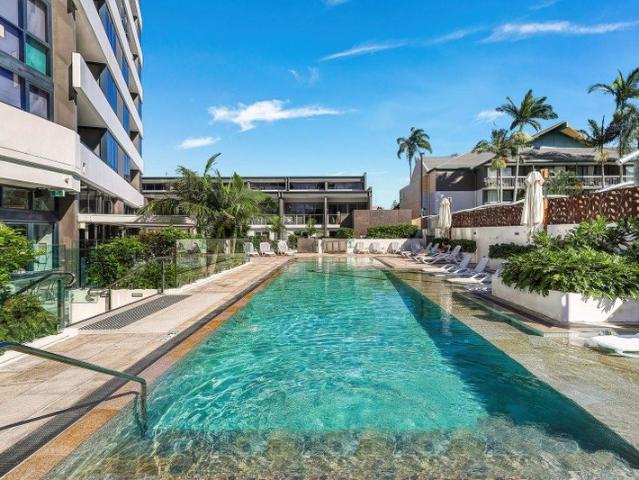 Budds Beach Best Buy Large 3 Level Villa with Two Car Parks Side by Side Prime Inner City Location