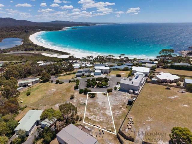 Budget priced Binalong Bay block