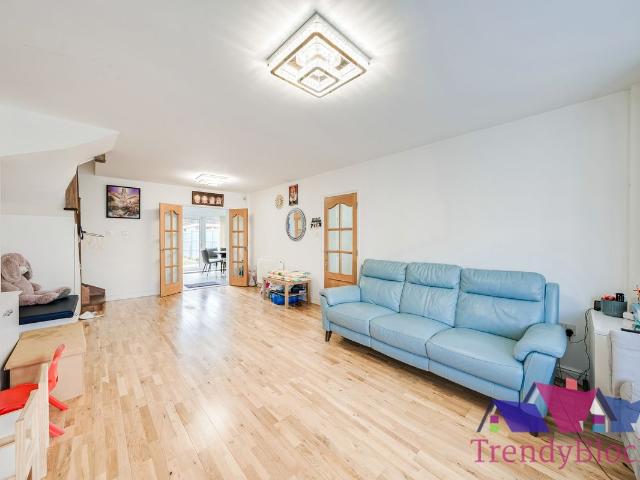 Budleigh Crescent, Welling DA16, 3 bed detached house to rent, £2,300 pcm | PrimeLocation