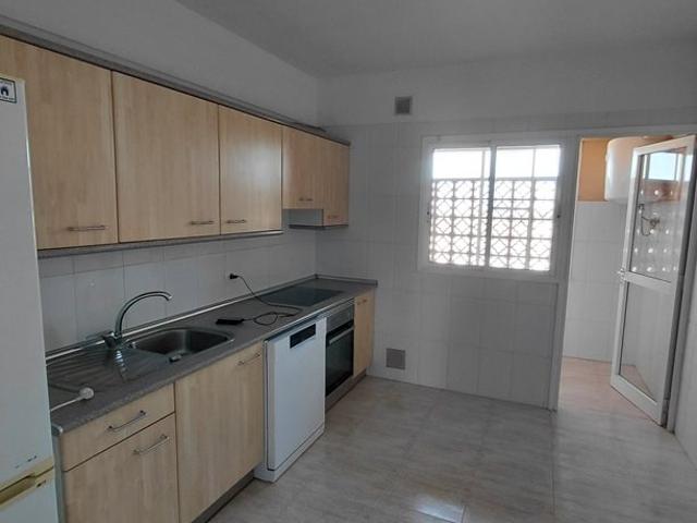 buen estado, Alojamiento espacioso, Central, junto a transpo. 91m² Las Chafiras