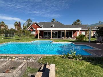Buen precio! Segura casa en Condominio exclusivo