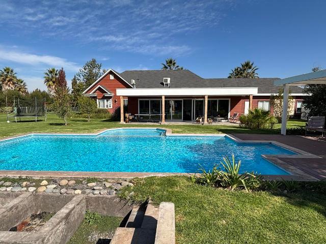 Buen precio! Segura casa en Condominio exclusivo