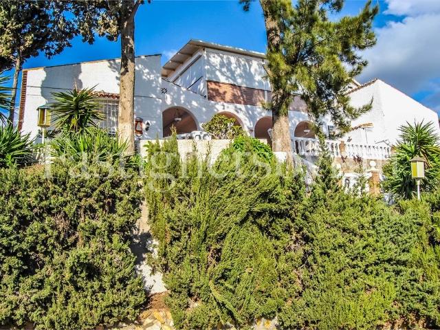 Buena ubicación! 200m² Caleta de Velez