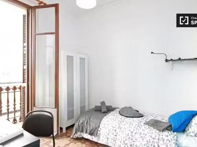 Buena habitación en apartamento de 6 dormitorios en El Born, B.