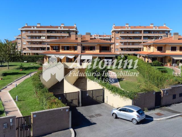 Bufalotta Via Carlo Muscetta Villa For Rent of 230 sqm