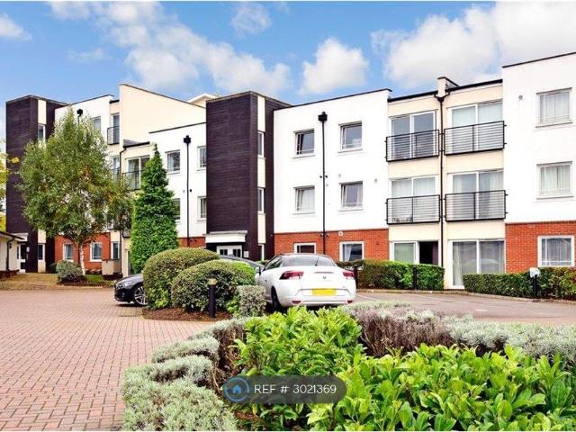 Buffers Lane, Leatherhead KT22, 2 bed flat to rent, £1,700 pcm | PrimeLocation