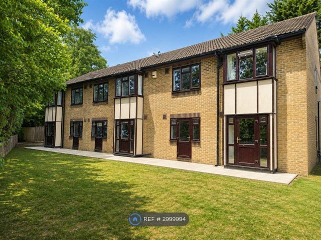 Buffers Lane, Leatherhead KT22, 2 bed flat to rent, £1,845 pcm | PrimeLocation
