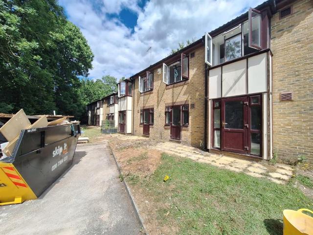 Buffers Lane, Leatherhead KT22, 2 bed flat to rent, £1,845 pcm | PrimeLocation
