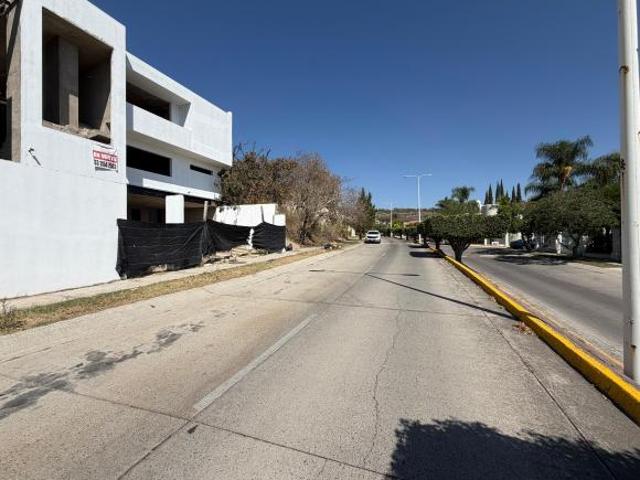 BUGAMBILIAS TERRENO PRIMERA SECCION, POR AV. CTO. DE LAS FLORES PTE. LADO DERECHO DE CASA 3415