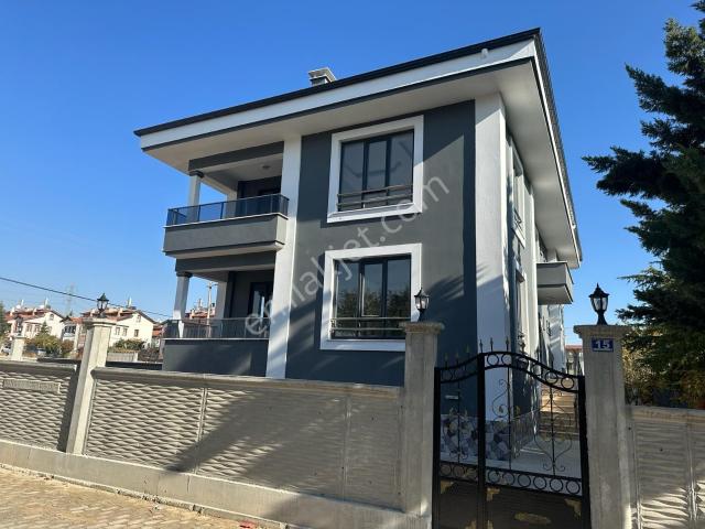 Buhara Mahallesi Ayrı Girişli Çok Temiz Müstakil Daire