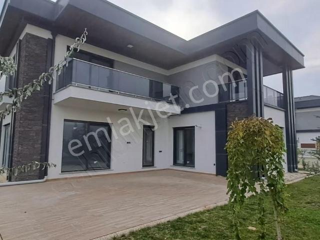Buhara Mahallesinde Satılık Lüks Villa