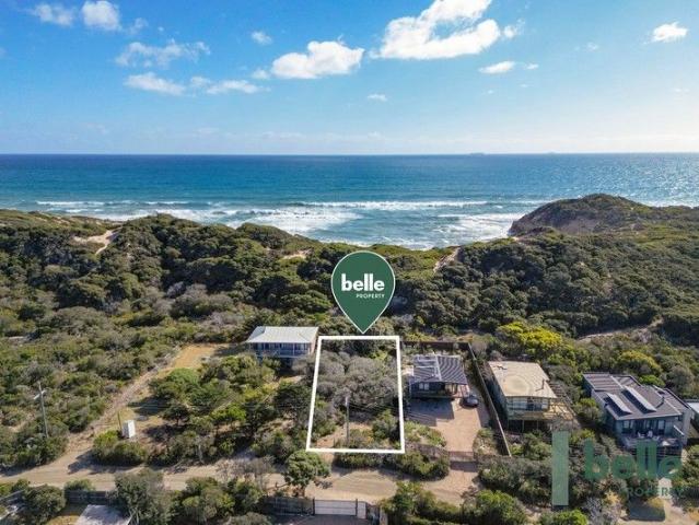 Build your oceanside dream home!