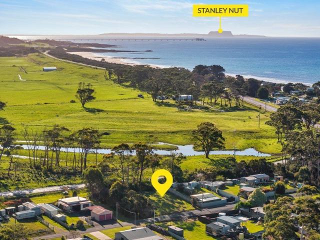 BUILD YOUR COASTAL ESCAPE IN HELLYER!