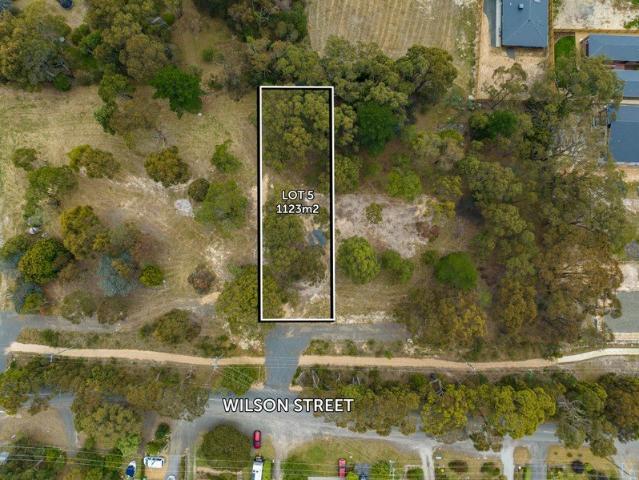 Build your dream home in a tranquil environment, only minutes from town
