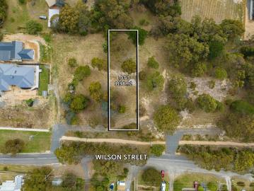 Build your dream home in a tranquil environment, only minutes from town