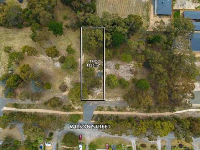 Build your dream home in a tranquil environment, only minutes from town