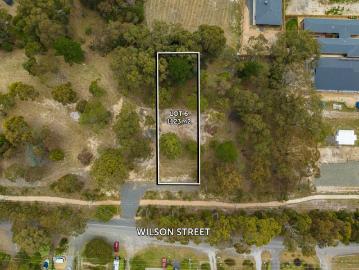 Build your dream home in a tranquil environment, only minutes from town