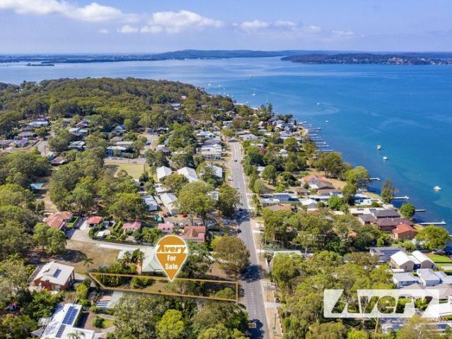 Build Your Dream Home in Blue Ribbon Coal Point with Lake Views