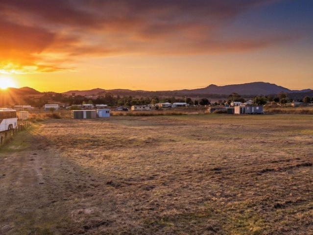 Build your dream home in scenic Maryvale!