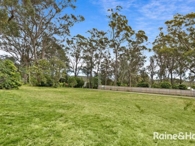 Build Your Dream Home in Popular Renwick Estate!