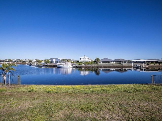 BUILD YOUR DREAM HOME IN PALM COVE!