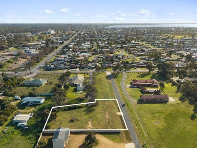 BUILD YOUR DREAM HOME ON 2,000m2 IN PRIME LOCATION!