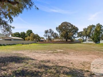 Build Your Dream Home on Half an Acre
