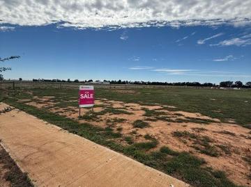 Build Your Dream Home on this 2009m2 Block! Titled, Fenced & Serviced!