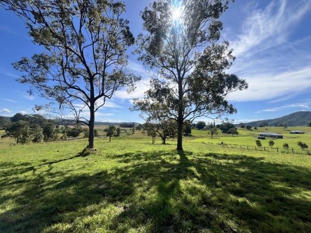 CLOSE TO TOWN WITH VIEWS